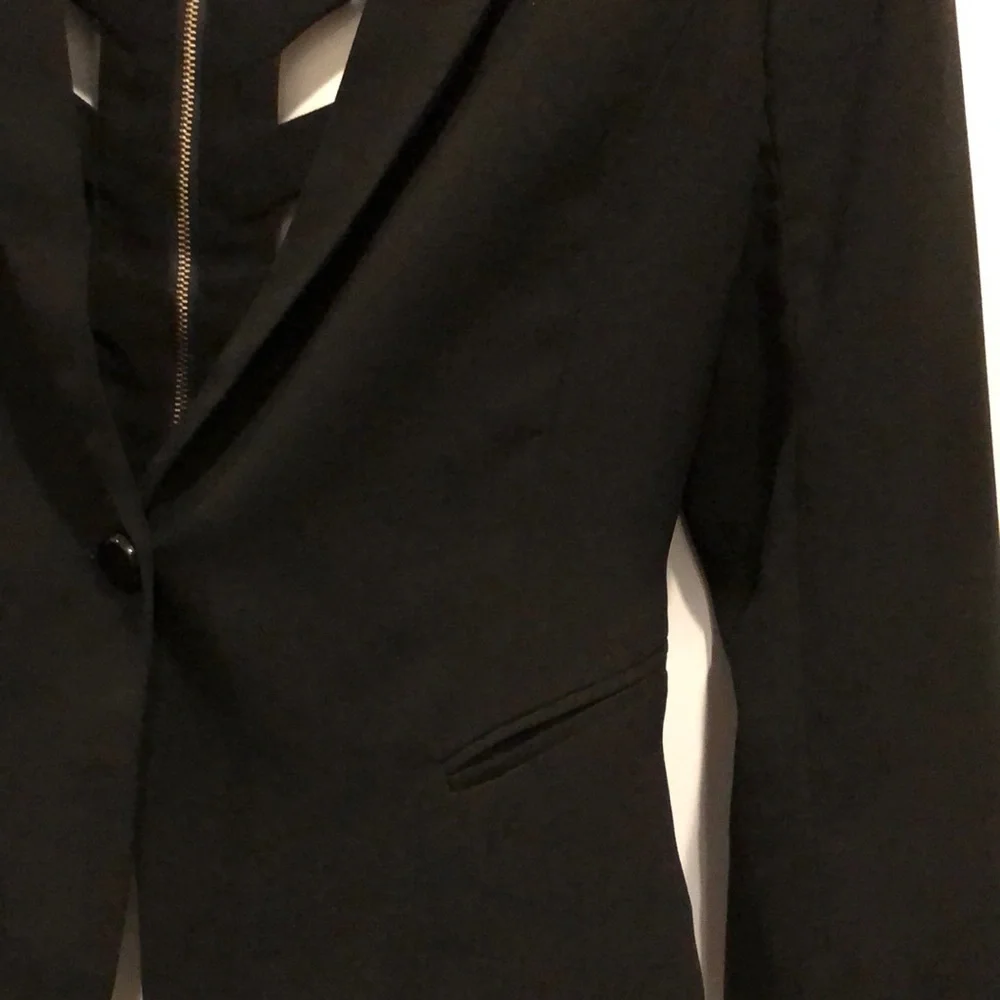 Black Blazer with cutout detail on the back - Picture 2 of 3
